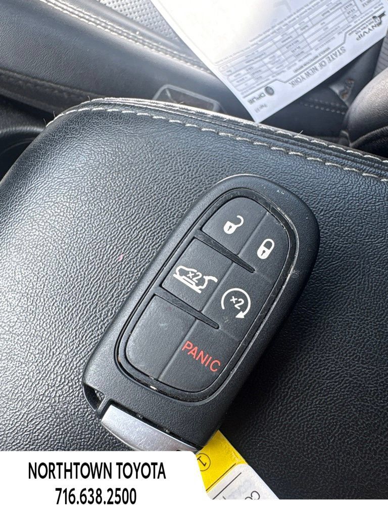 Used 2022 Jeep Cherokee Limited AWD/4WD image 31