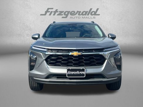 Used 2025 Chevrolet Trax LT w/ LT Convenience Package FWD image 5
