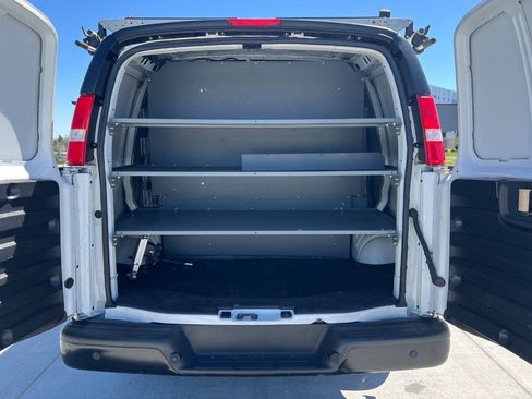 Used 2021 Chevrolet Express 2500 RWD image 16