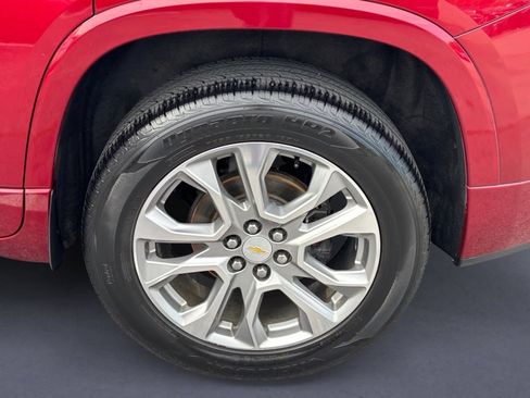 Used 2018 Chevrolet Traverse Premier w/ Driver Confidence II Package FWD image 9