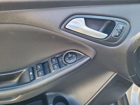 Used 2017 Ford Focus SE FWD image 24