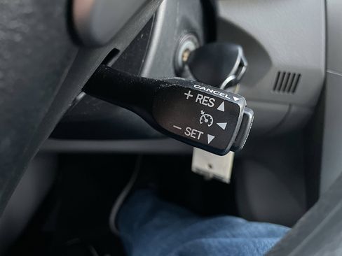 Used 2013 Toyota Corolla LE image 40