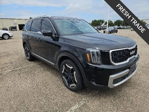 Certified 2023 Kia Telluride EX w/ EX Captain's Chair Package FWD image 3
