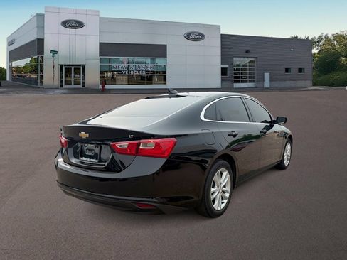 Used 2018 Chevrolet Malibu LT w/ Leather Package FWD image 9