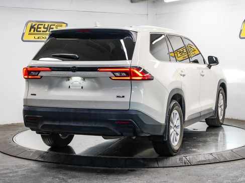 Used 2024 Toyota Grand Highlander AWD image 4