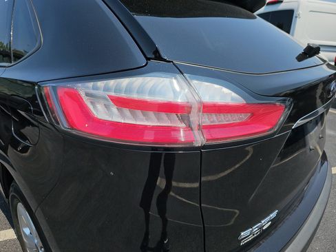 Used 2020 Ford Edge SE FWD image 35