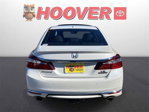 Used 2016 Honda Accord Touring image 3