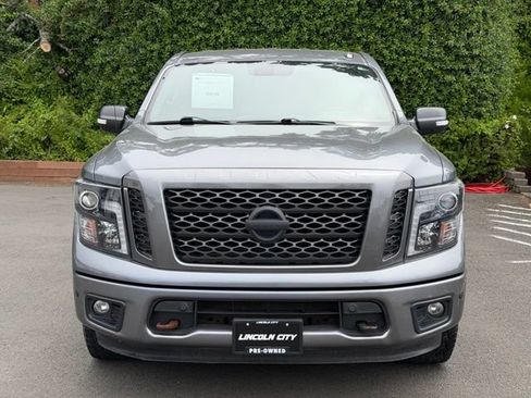 Used 2018 Nissan Titan SV w/ SV Convenience Package AWD/4WD image 2