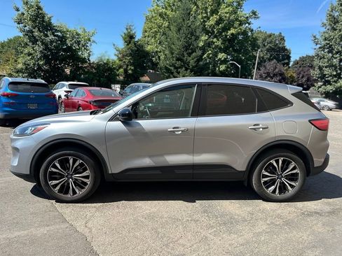 Used 2022 Ford Escape SE w/ SE Sport Appearance Package AWD/4WD image 9