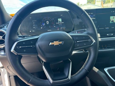 Used 2025 Chevrolet Equinox LT FWD image 23