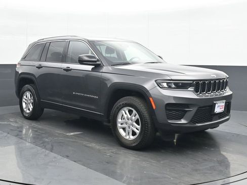 Used 2024 Jeep Grand Cherokee Laredo image 9