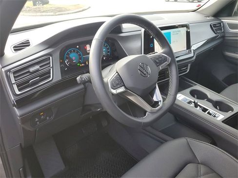 Certified 2025 Volkswagen Atlas Cross Sport SE image 19