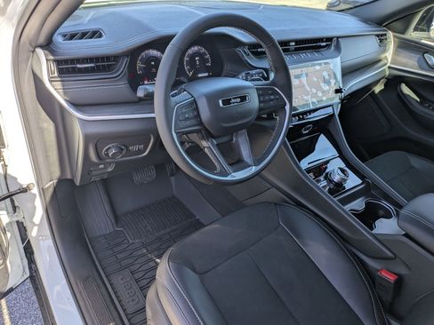 New 2026 Jeep Grand Cherokee Altitude AWD/4WD image 9