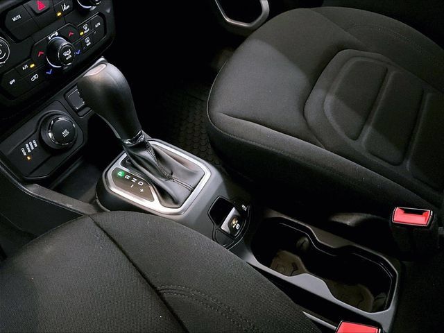 Used 2021 Jeep Renegade Latitude w/ Convenience Group AWD/4WD image 16