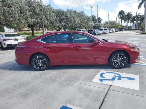 Used 2025 Lexus ES 350 w/ Premium Package image 12