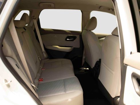 Used 2023 Nissan Rogue SV AWD/4WD image 17