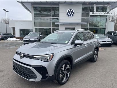 Certified 2025 Volkswagen Taos SE w/ Panoramic Sunroof Package