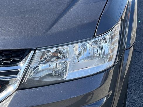 Certified 2018 Dodge Journey SE w/ Connectivity Group image 9