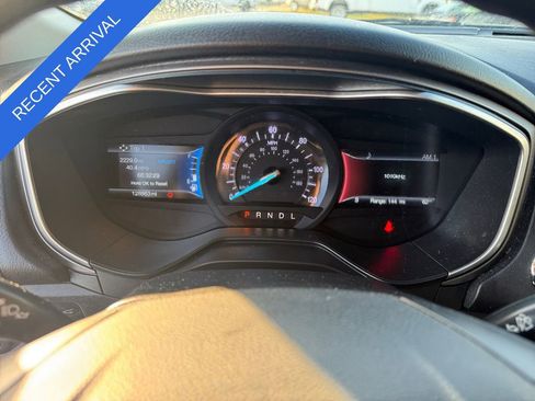 Used 2019 Ford Fusion SE image 28