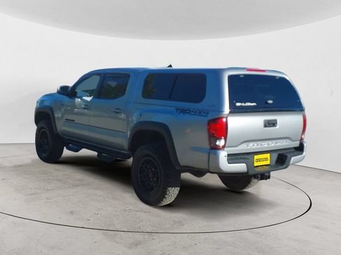 Used 2018 Toyota Tacoma TRD Off-Road w/ Technology Package AWD/4WD image 3