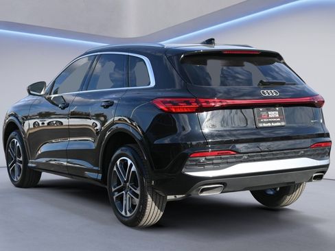Certified 2025 Audi Q5 Premium w/ Convenience Package AWD/4WD image 4