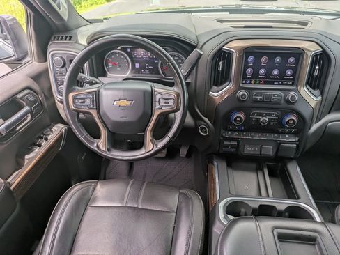 Used 2019 Chevrolet Silverado 1500 High Country w/ Technology Package AWD/4WD image 17