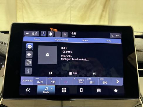 Used 2023 Jeep Compass Limited w/ Sun and Sound Group AWD/4WD image 18