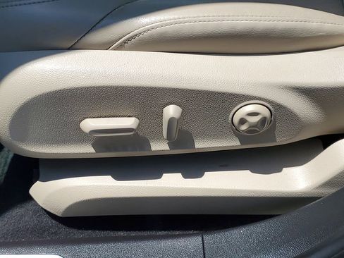 Used 2017 Buick Envision Essence FWD image 17
