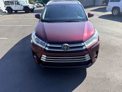 Used 2018 Toyota Highlander XLE AWD/4WD image 9