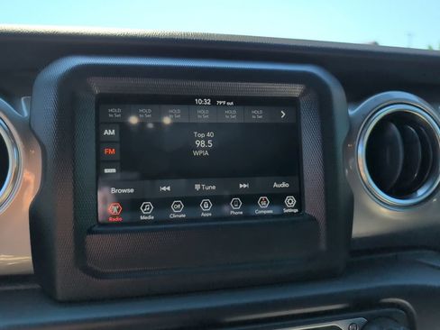 Used 2019 Jeep Wrangler Unlimited Sahara AWD/4WD image 21