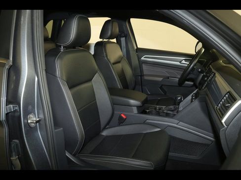 Used 2021 Volkswagen Atlas Cross Sport SEL image 32