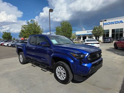 Used 2025 Toyota Tacoma SR5 AWD/4WD image 3