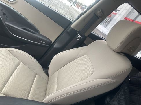 Used 2018 Hyundai Santa Fe SE image 9