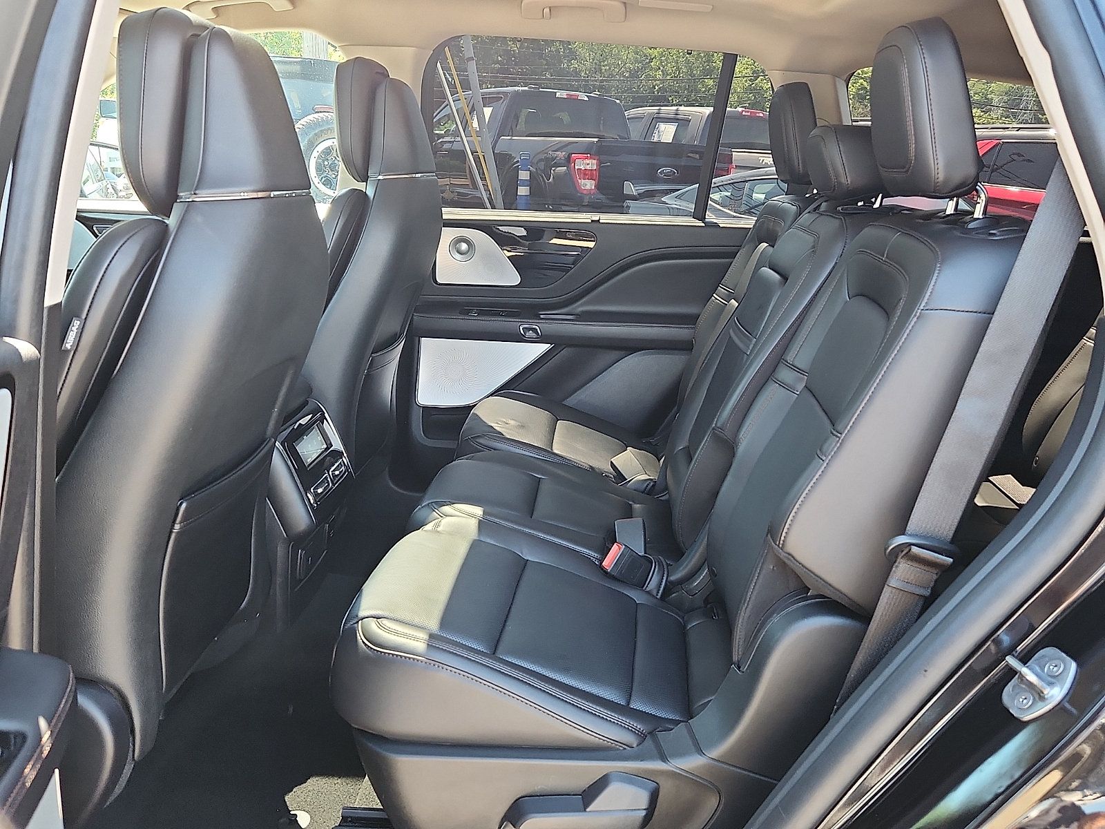 Used 2023 Lincoln Aviator Reserve w/ Equipment Group 201A AWD/4WD image 10