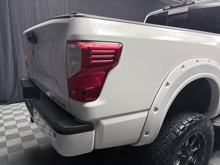 Used 2018 Nissan Titan XD 4x4 Crew Cab SV w/ SV Convenience Package image 13