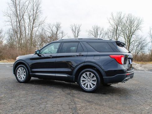 Used 2023 Ford Explorer Limited image 9