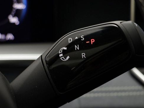 New 2025 Volkswagen Tiguan SE image 12