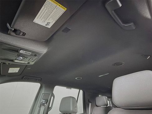 Used 2022 Chevrolet Tahoe LT w/ Luxury Package AWD/4WD image 5