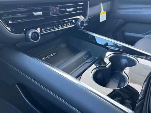 New 2026 Chevrolet Suburban Premier AWD/4WD image 21