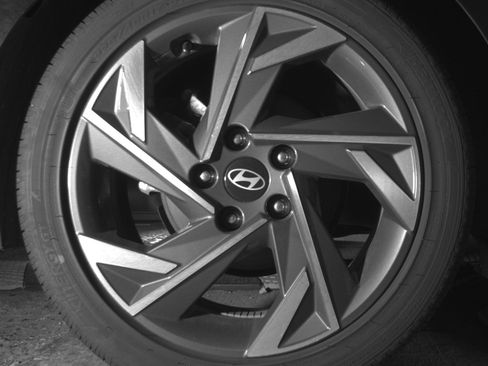 Used 2025 Hyundai Elantra SEL FWD image 15
