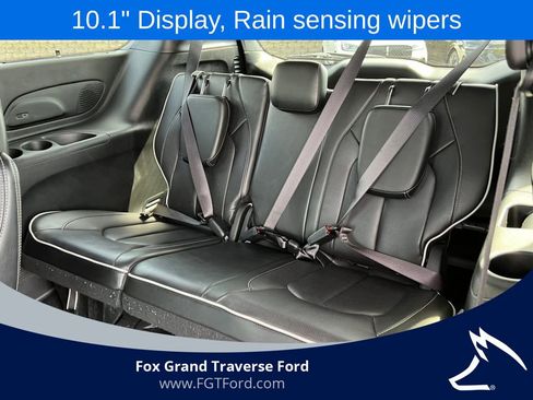 Used 2025 Chrysler Pacifica Limited FWD image 6