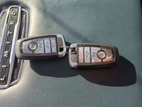 Certified 2022 Ford F250 Limited w/ FX4 Off-Road Package image 27