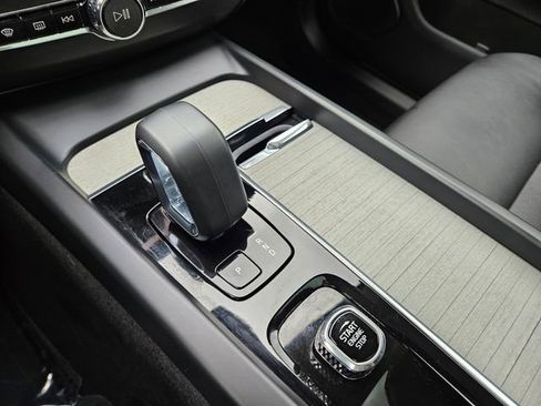 Certified 2025 Volvo XC60 B5 Plus AWD/4WD image 22