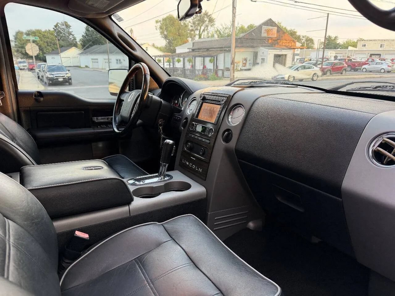 Used 2008 Lincoln Mark LT 4x4 image 36