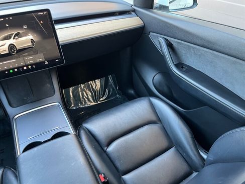 Used 2022 Tesla Model Y Long Range AWD/4WD image 18