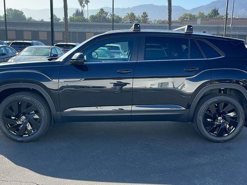 New 2026 Volkswagen Atlas Cross Sport SE image 12
