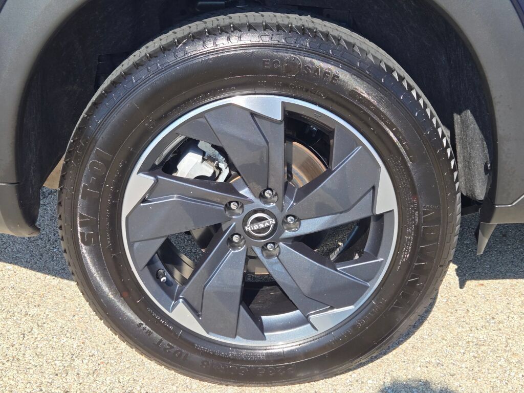 Used 2025 Nissan Rogue SV AWD/4WD image 11
