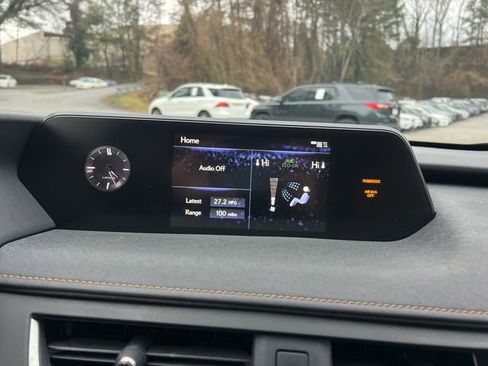 Used 2019 Lexus UX 200 image 22