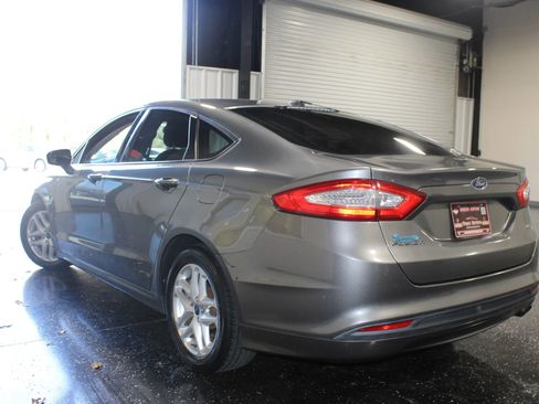 Used 2014 Ford Fusion SE image 4