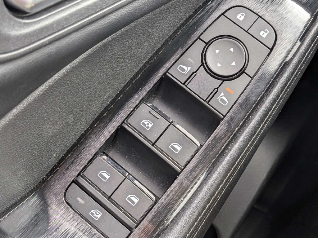 Used 2025 Nissan Rogue SV FWD image 25